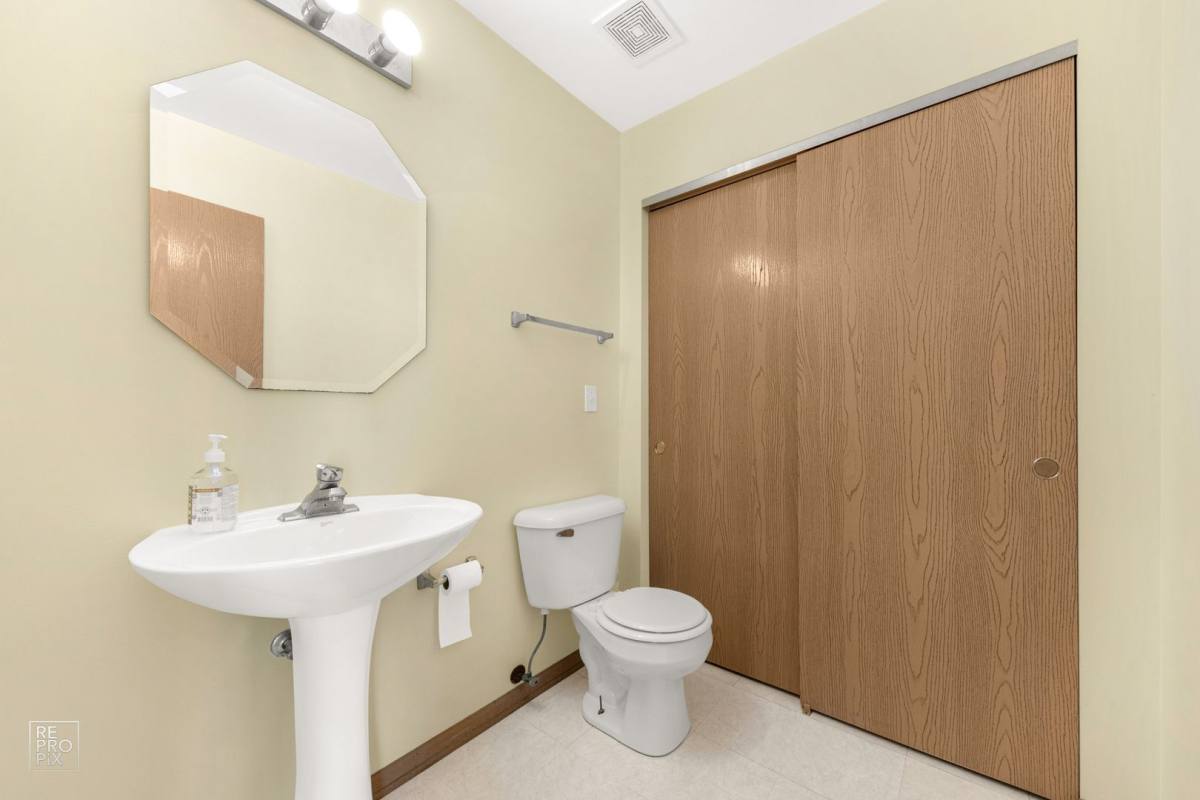 Townhouse for rent at 959 Ellsworth Dr, Grayslake, IL 60030