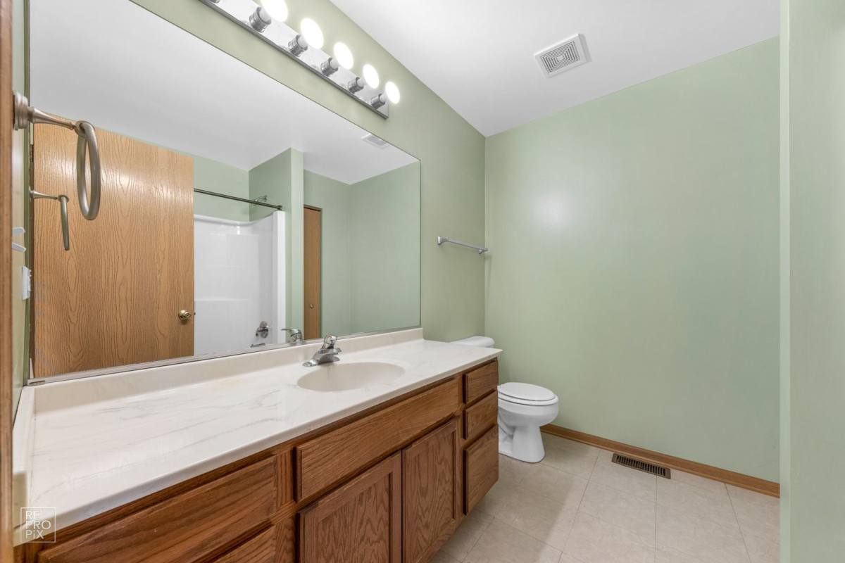 Townhouse for rent at 959 Ellsworth Dr, Grayslake, IL 60030