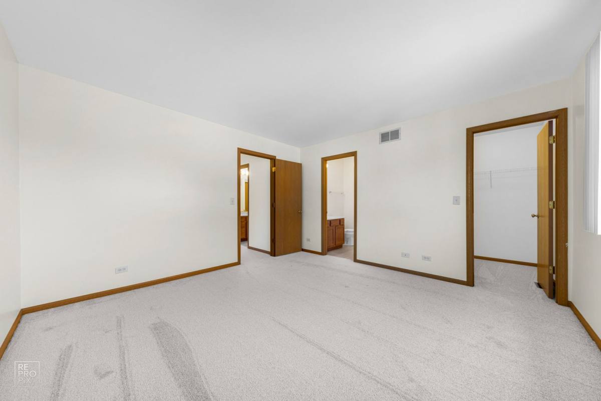 Townhouse for rent at 959 Ellsworth Dr, Grayslake, IL 60030