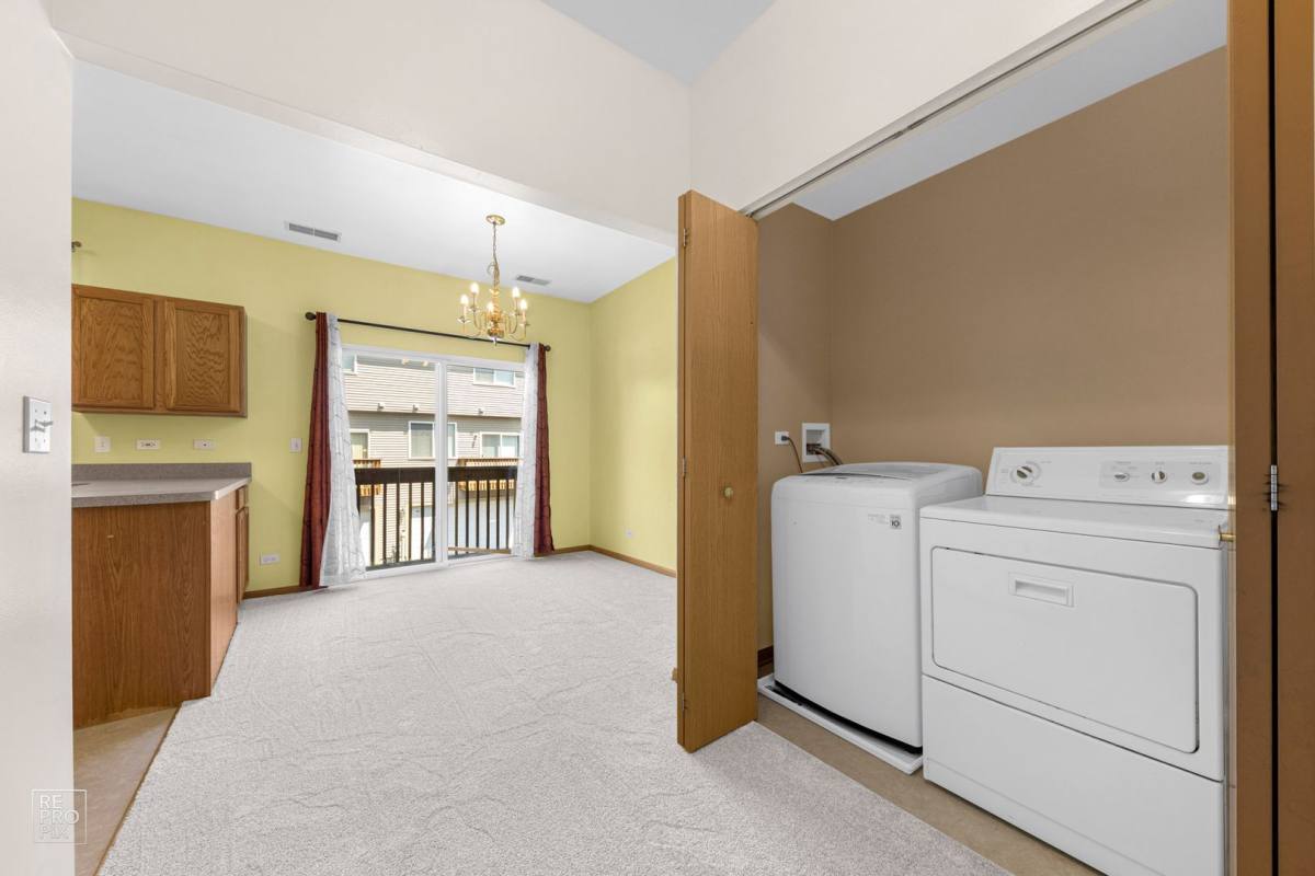 Townhouse for rent at 959 Ellsworth Dr, Grayslake, IL 60030