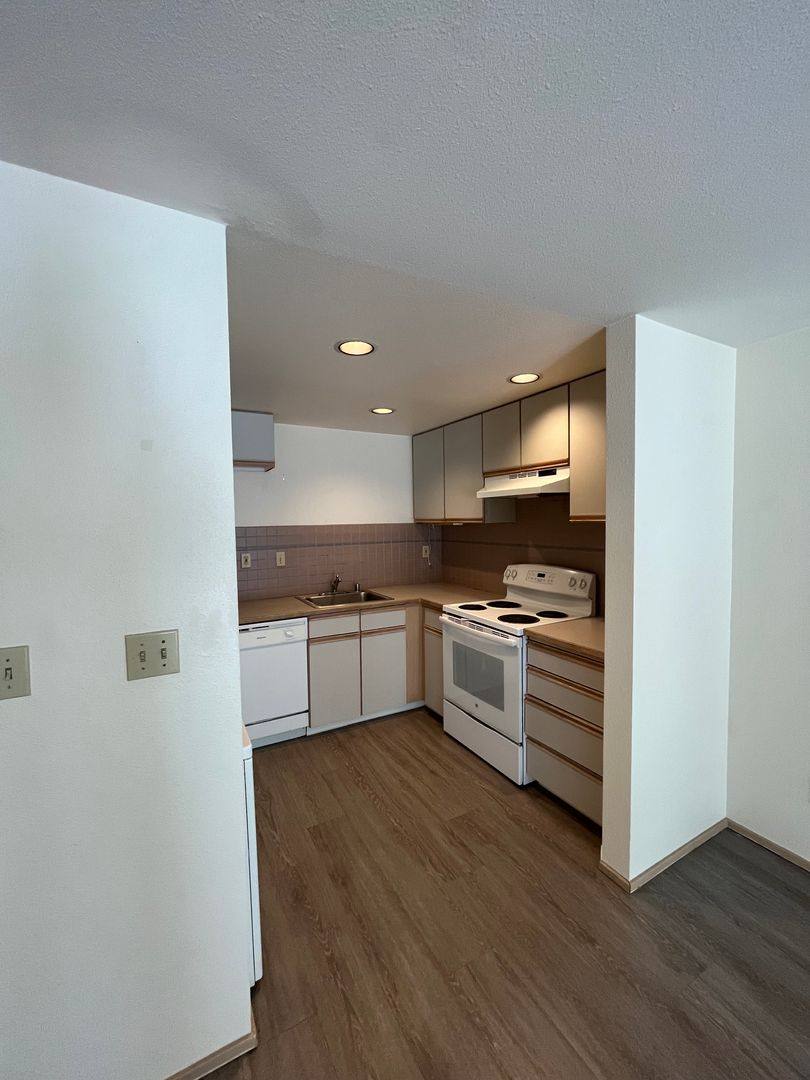 Apartment for rent at 2315 W Boston St, Seattle, WA 98199