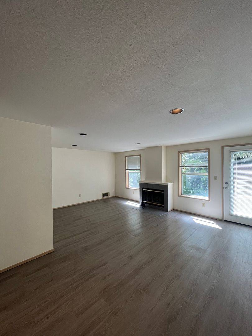 Apartment for rent at 2315 W Boston St, Seattle, WA 98199