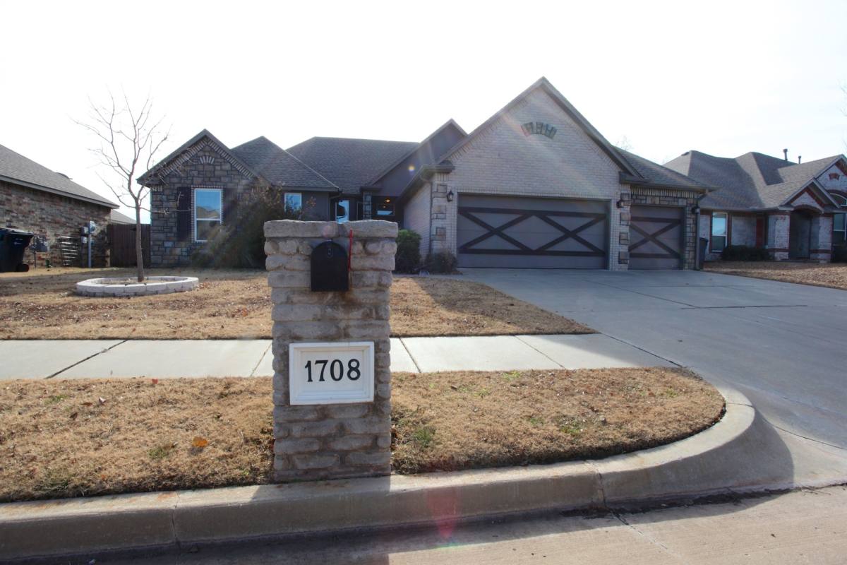 House for rent at 1708 NW 163rd Circle, Edmond, OK 73013