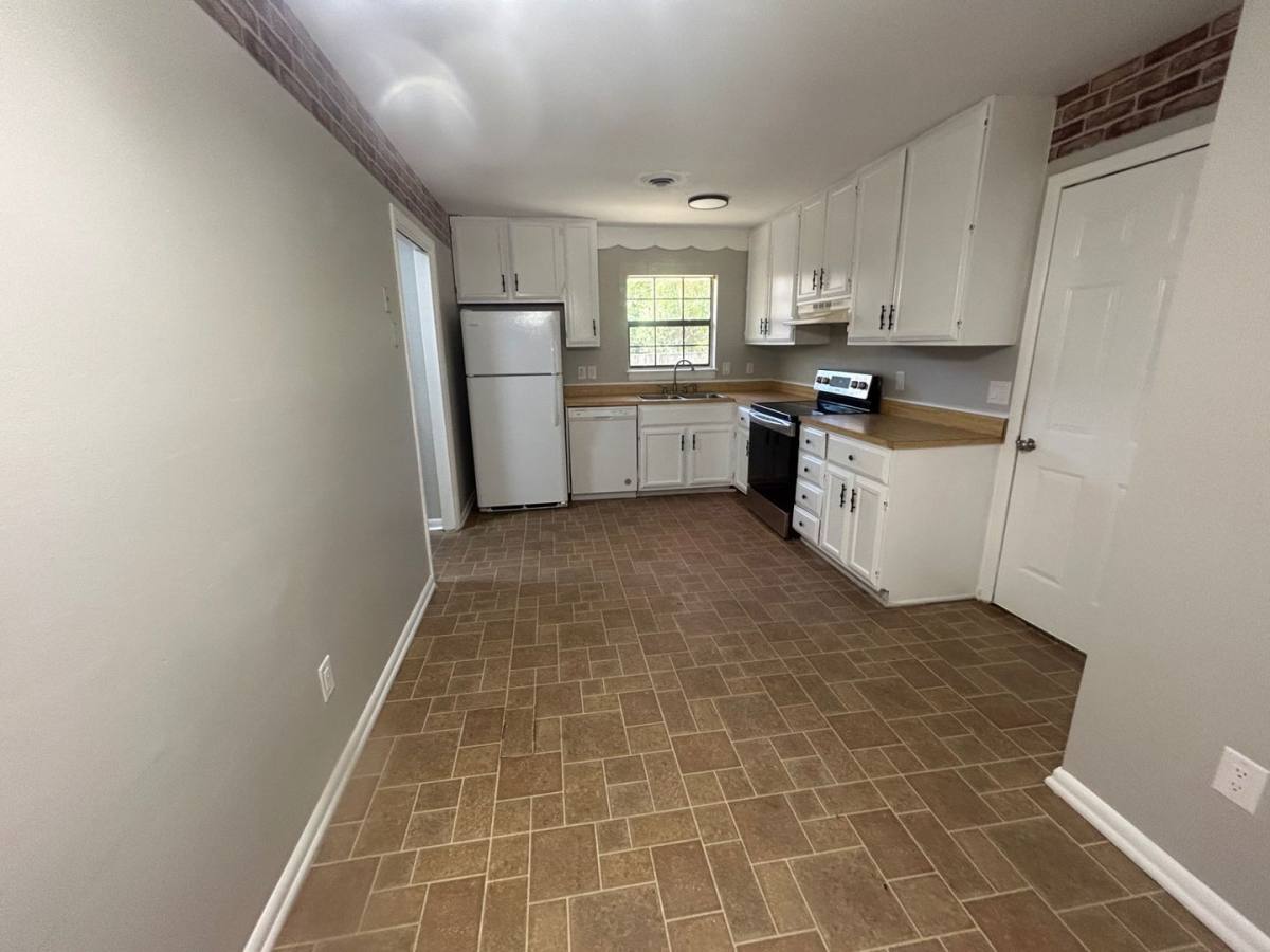Townhouse for rent at 528 Wessinger St, West Columbia, SC 29169