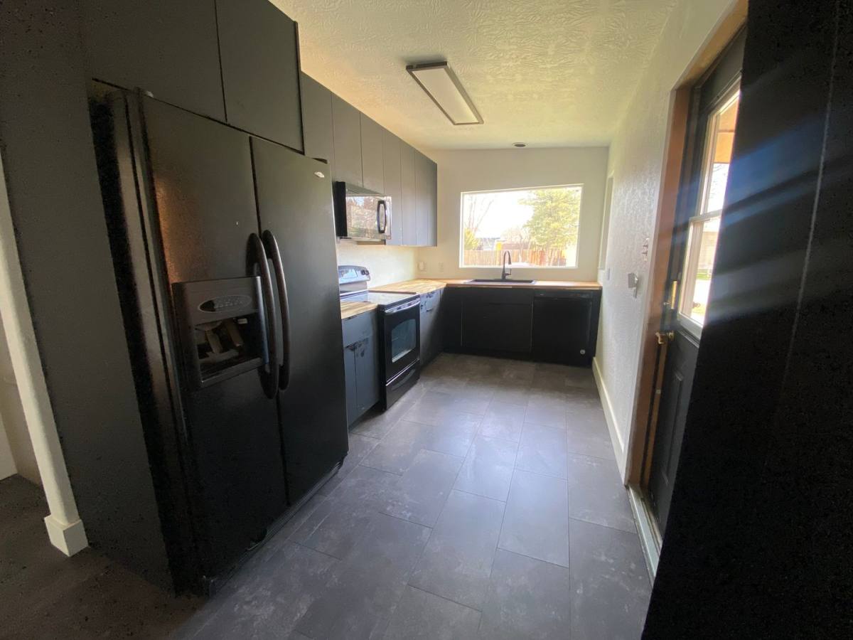 House for rent at 1100 11th St NW, Great Falls, MT 59404