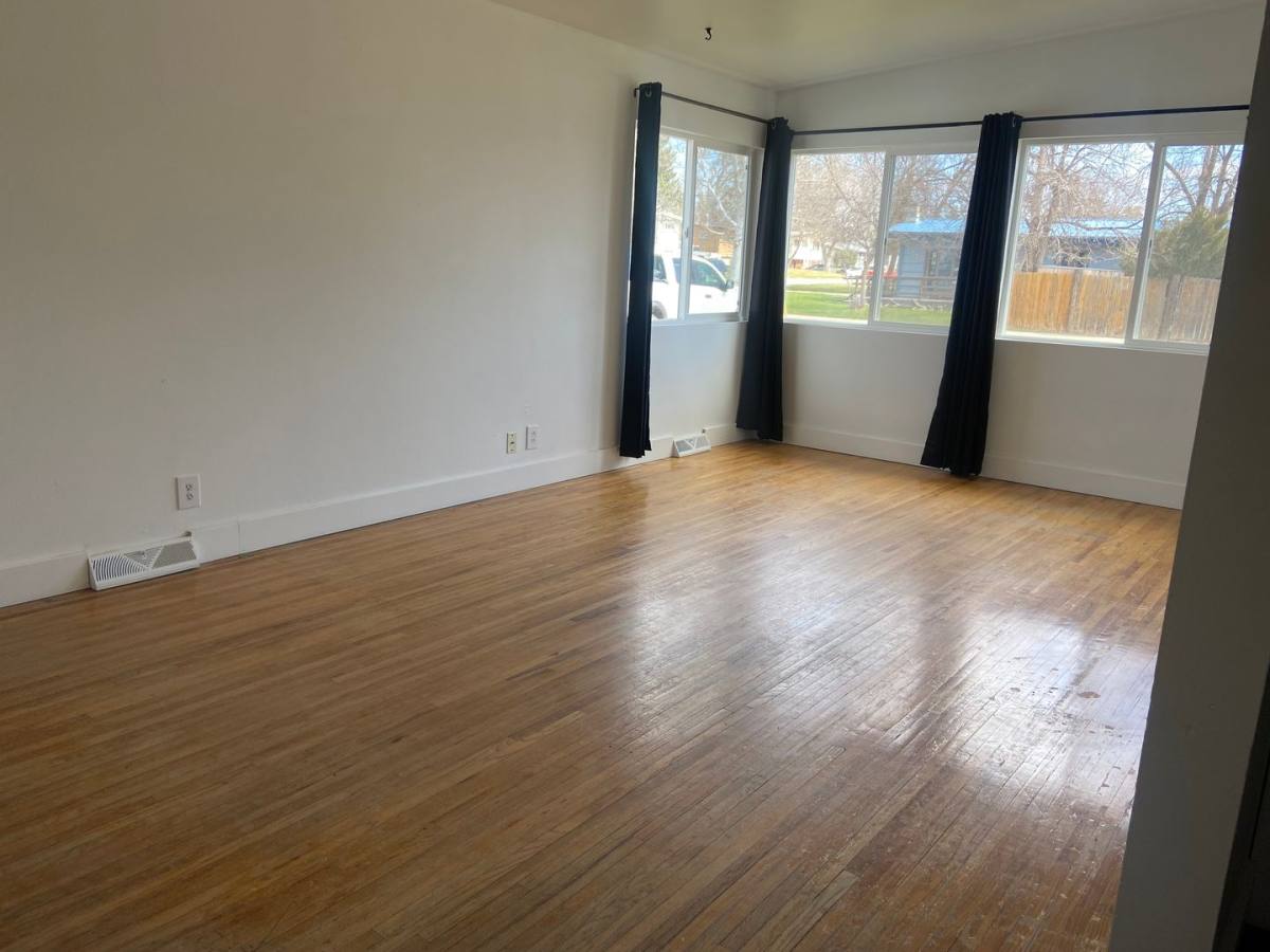 House for rent at 1100 11th St NW, Great Falls, MT 59404