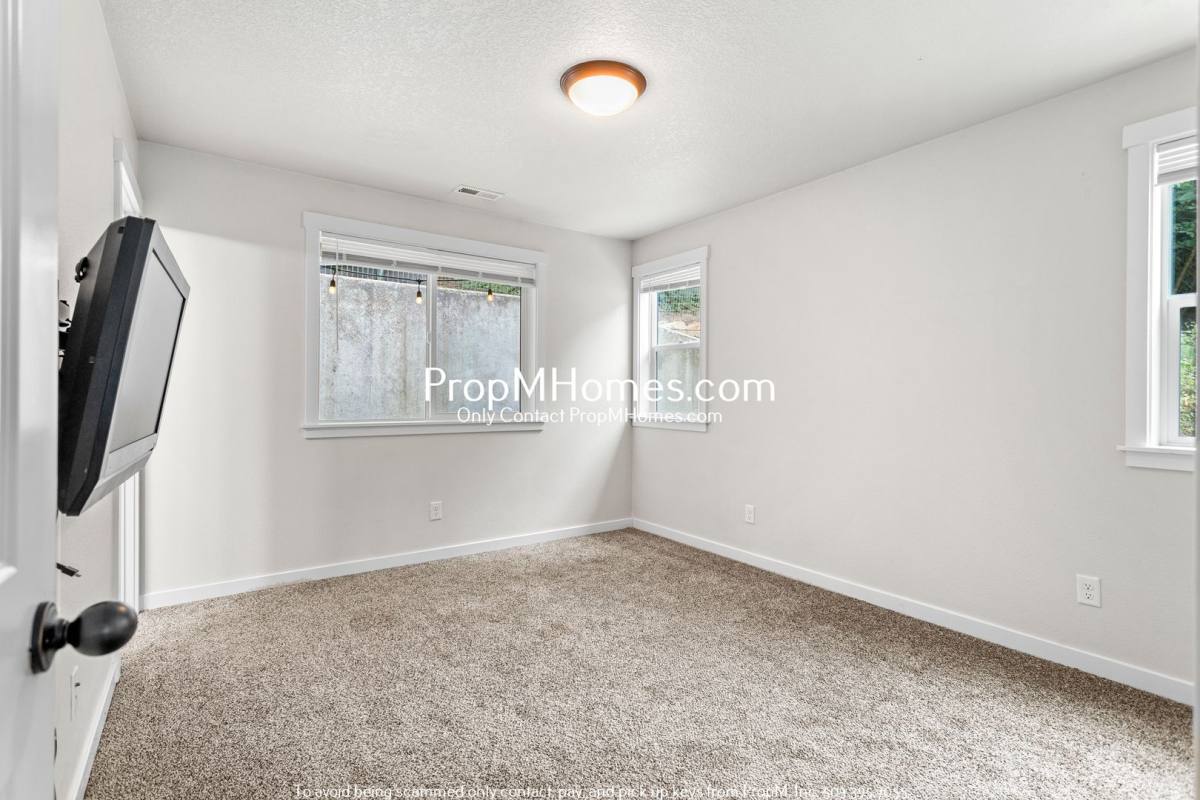 House for rent at 29364 S Marshall Rd, Mulino, OR 97042