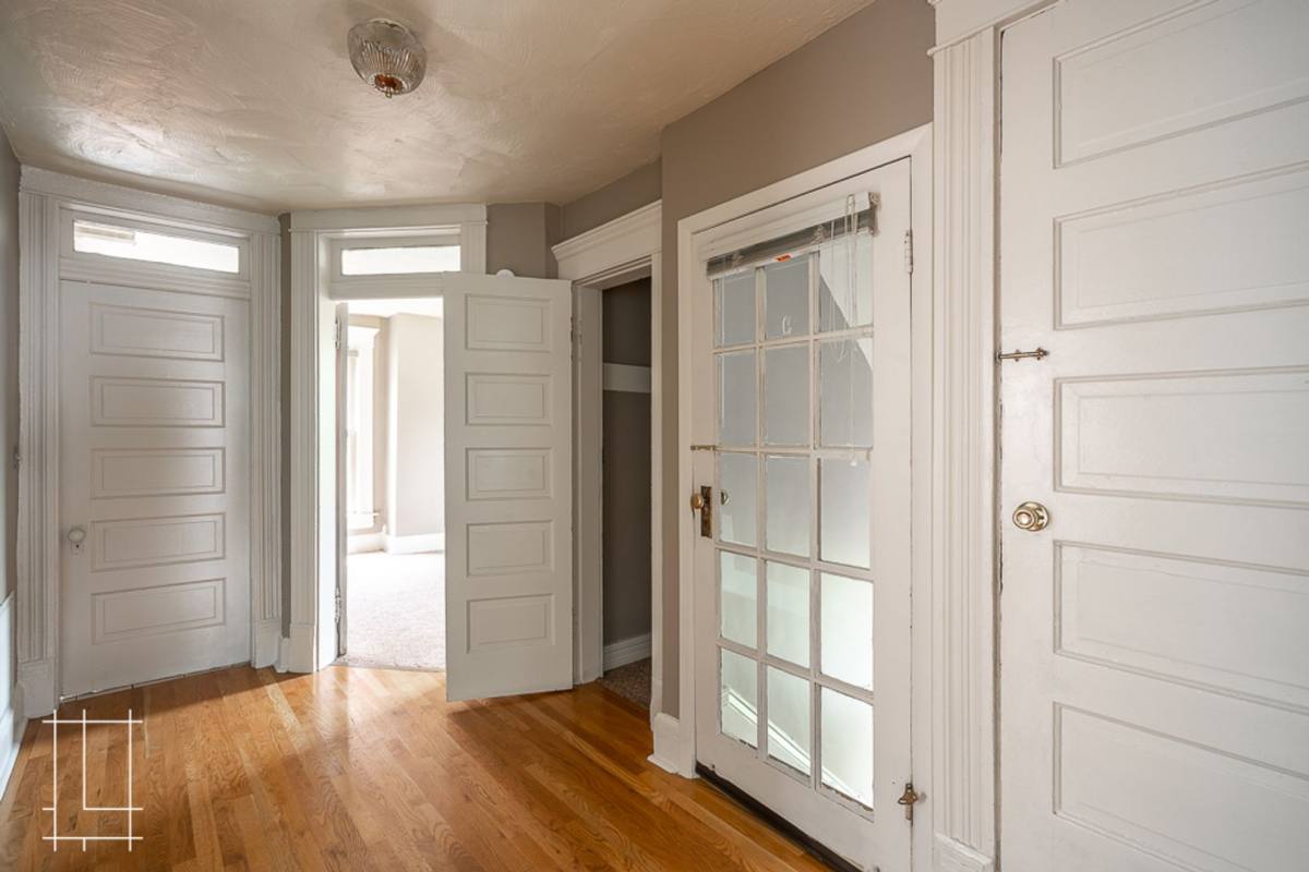 Apartment for rent at 207 W Hubbard Ave, Columbus, OH 43215