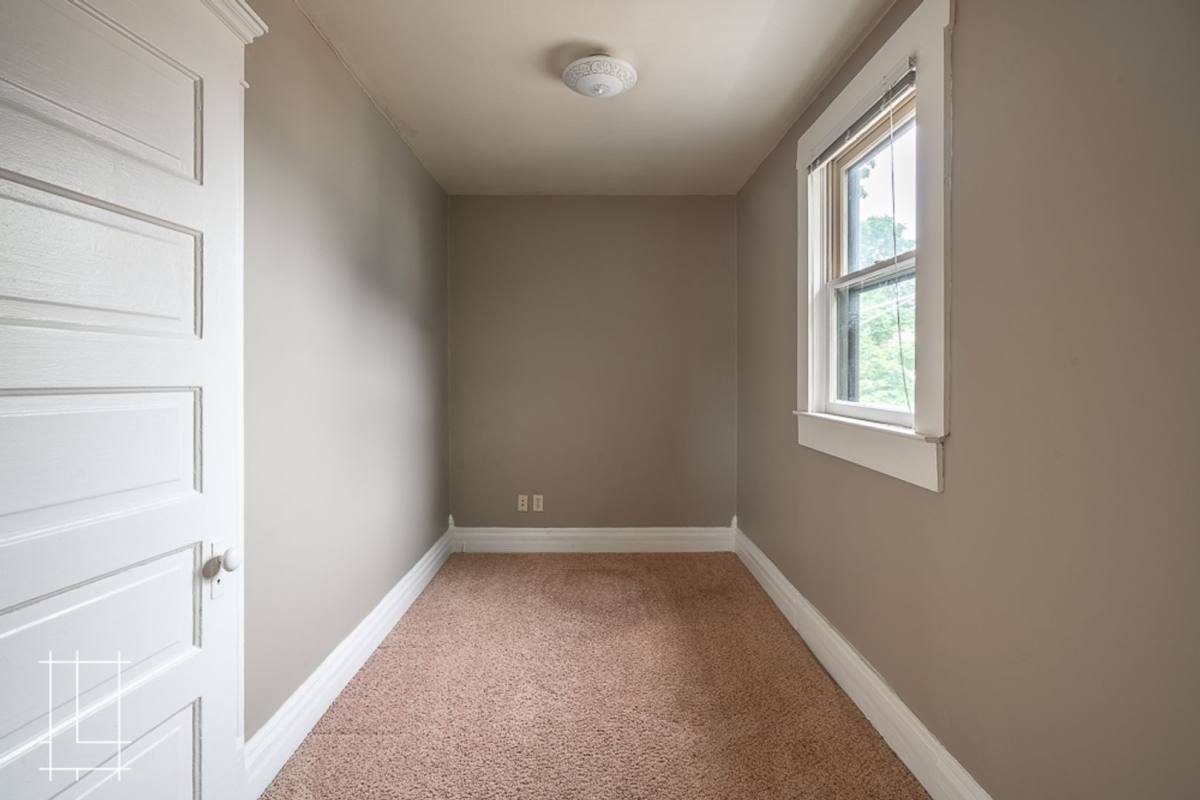 Apartment for rent at 207 W Hubbard Ave, Columbus, OH 43215