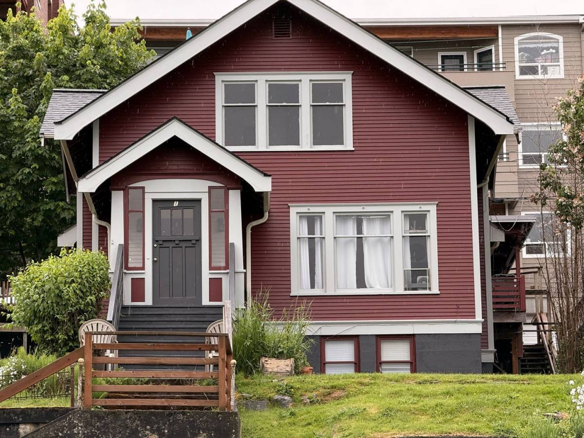 Apartment for rent at 1006 N Garden St, Bellingham, WA 98225