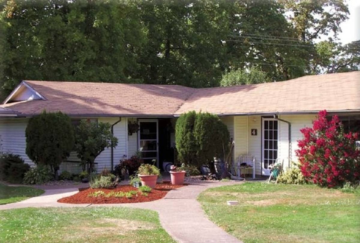Apartment for rent at 2220 Jackson St SE, Albany, OR 97322