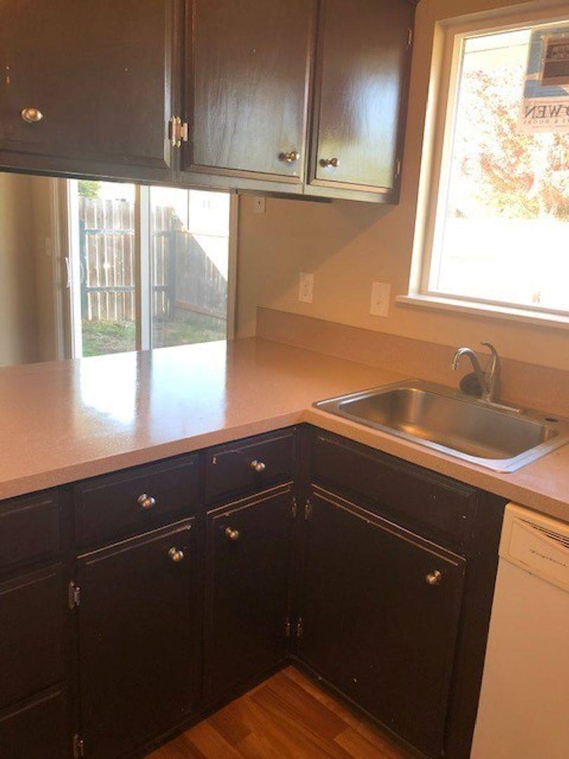 Apartment for rent at 2220 Jackson St SE, Albany, OR 97322