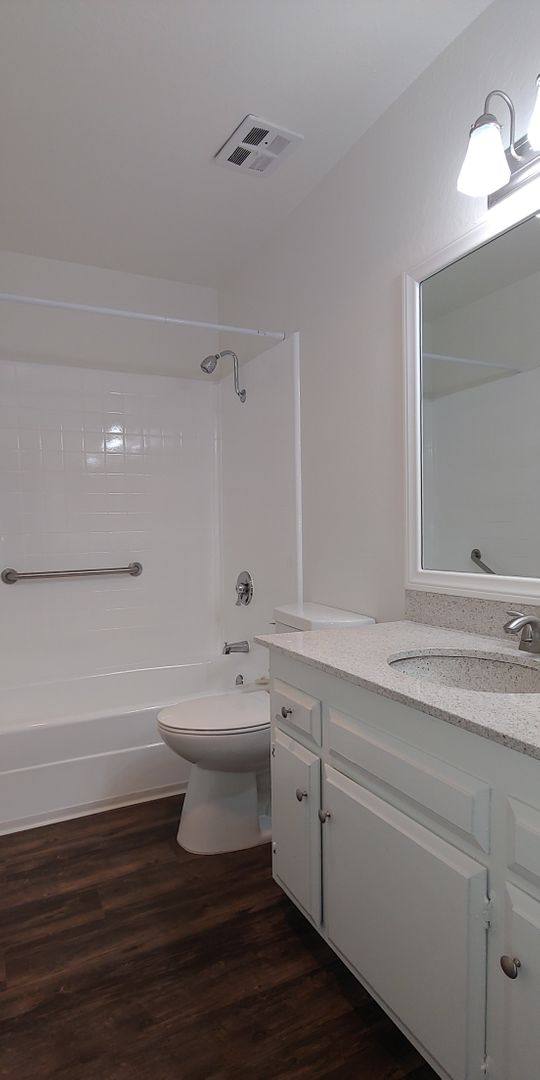 Apartment for rent at 14160 Red Hill Ave, Tustin, CA 92780