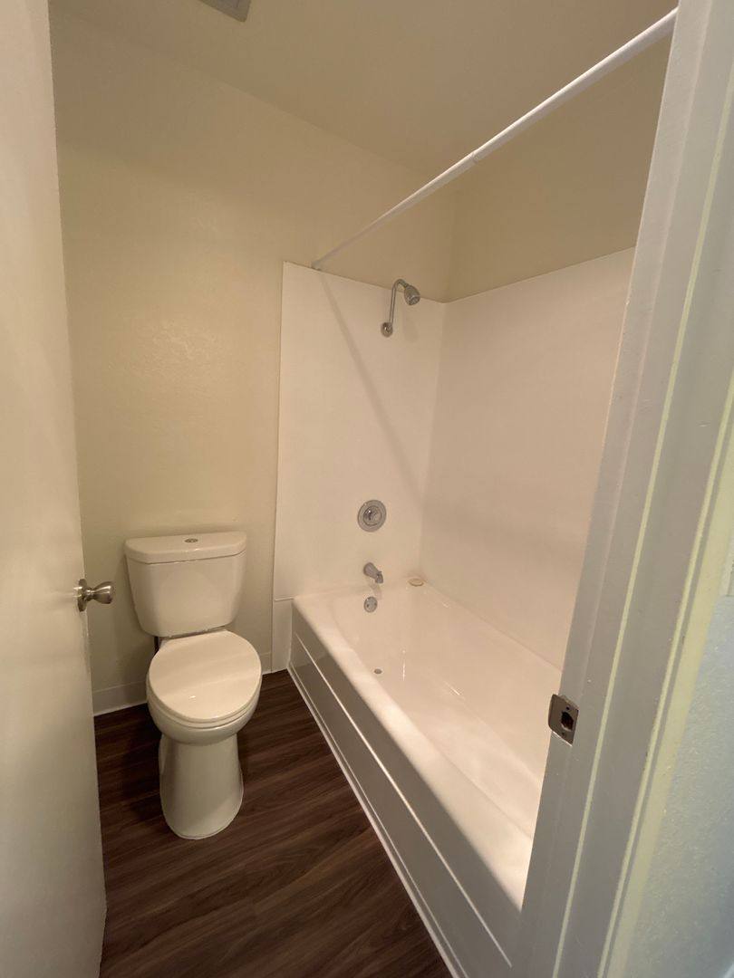 Apartment for rent at 14160 Red Hill Ave, Tustin, CA 92780