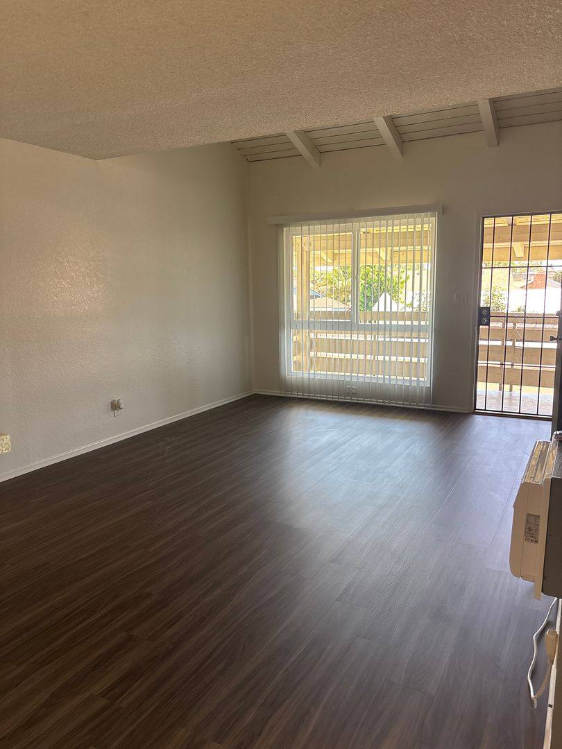 Apartment for rent at 14160 Red Hill Ave, Tustin, CA 92780