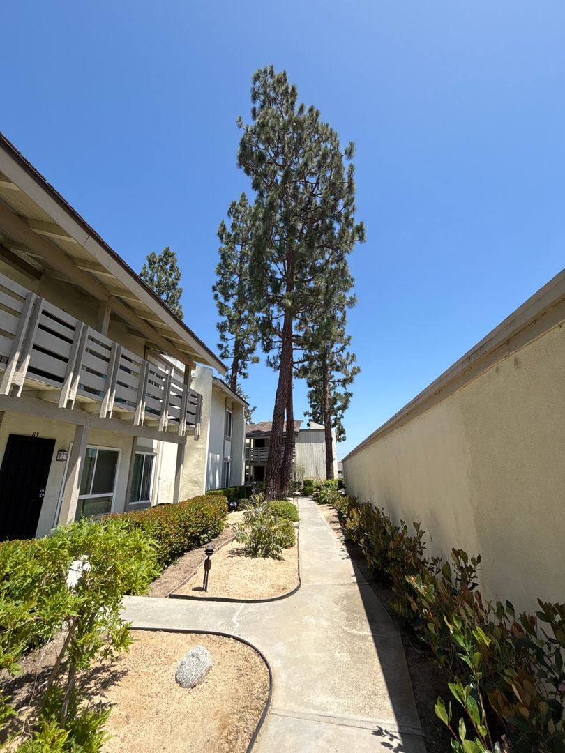 Apartment for rent at 14160 Red Hill Ave, Tustin, CA 92780
