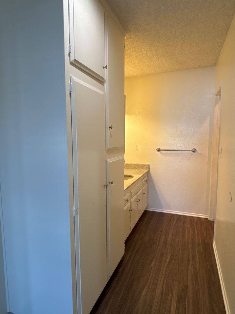 Apartment for rent at 14160 Red Hill Ave, Tustin, CA 92780