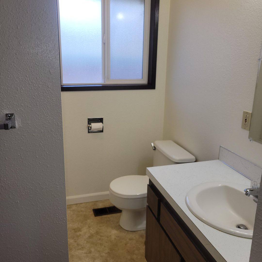 Apartment for rent at 533 Doty St, Klamath Falls, OR 97601