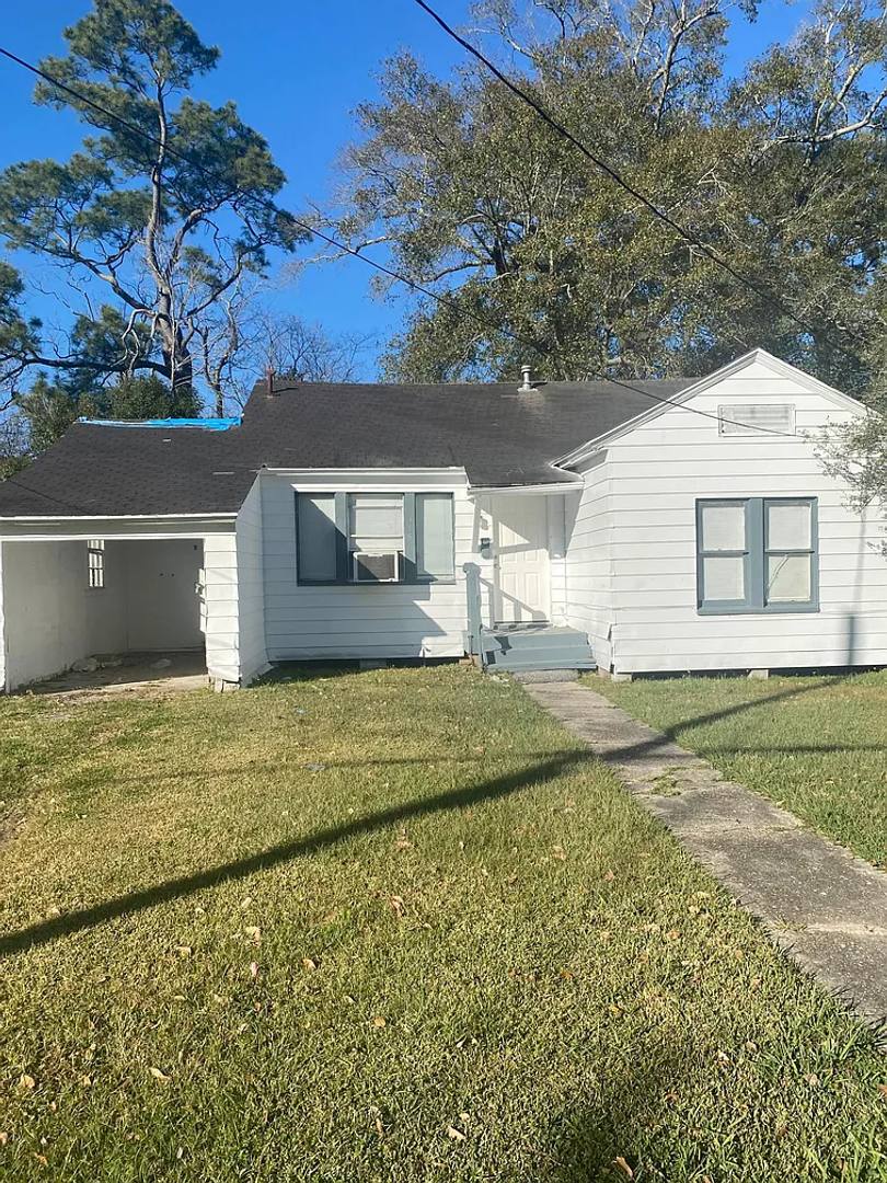House for rent at 315 E Pipkin St, Beaumont, TX 77705