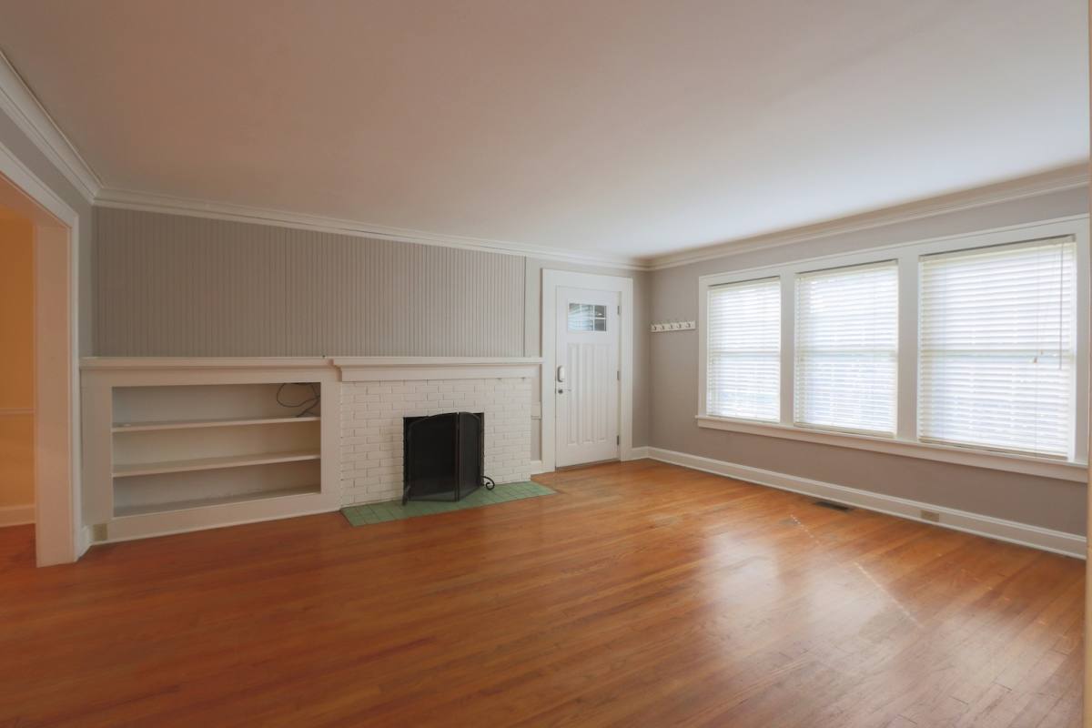 House for rent at 224 E Winthrope Rd, Kansas City, MO 64113