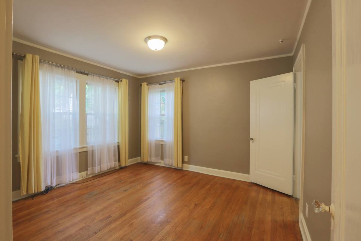 House for rent at 224 E Winthrope Rd, Kansas City, MO 64113