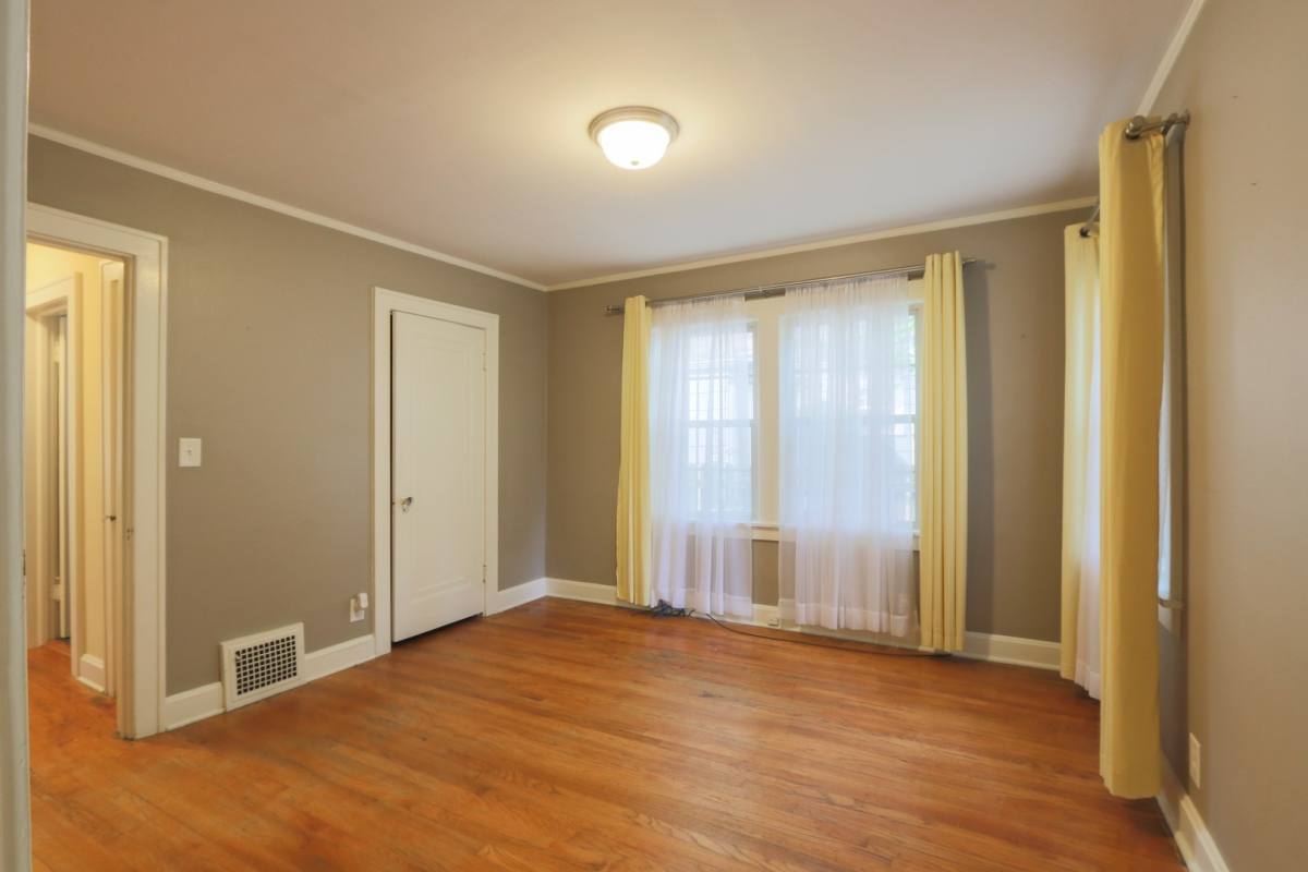 House for rent at 224 E Winthrope Rd, Kansas City, MO 64113