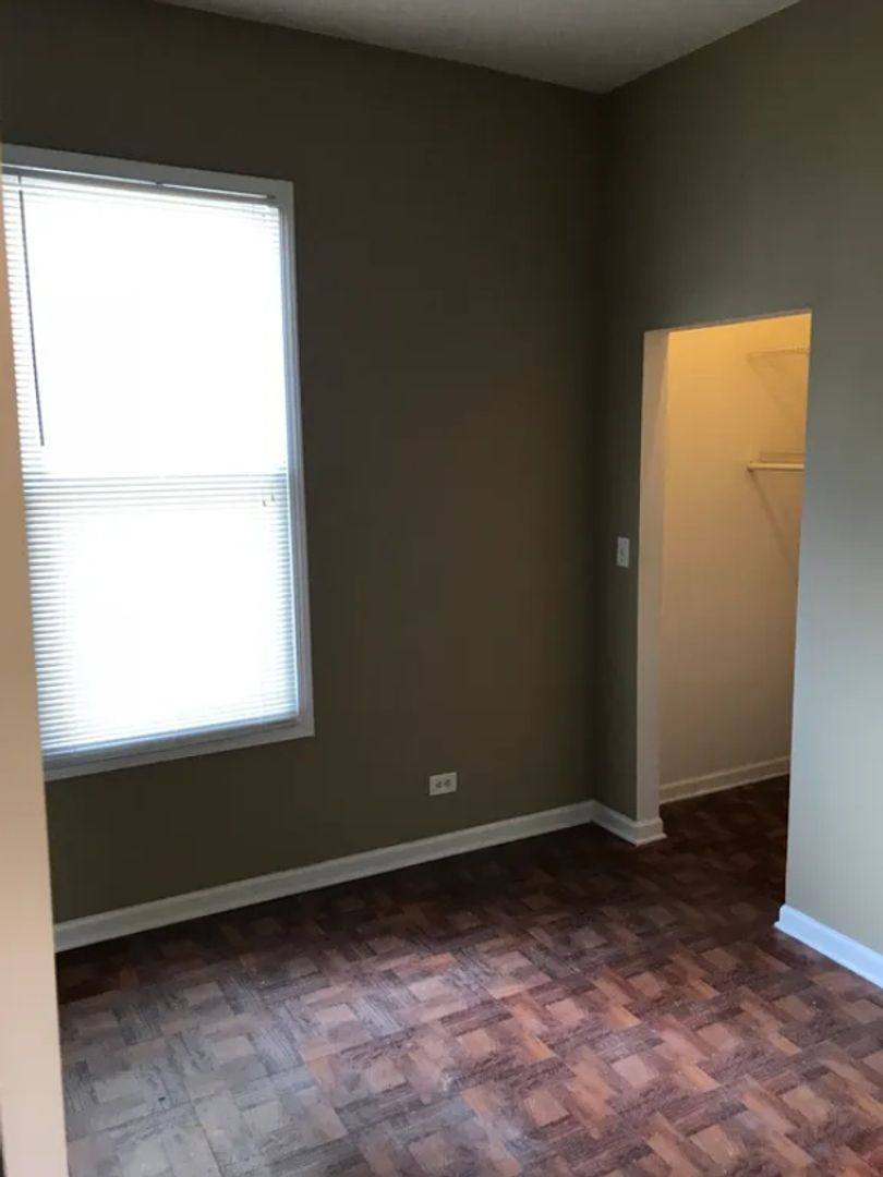 Apartment for rent at 3848 W Roscoe St, Chicago, IL 60618