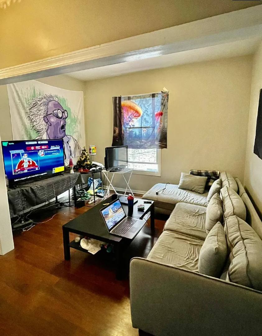 Apartment for rent at 3848 W Roscoe St, Chicago, IL 60618