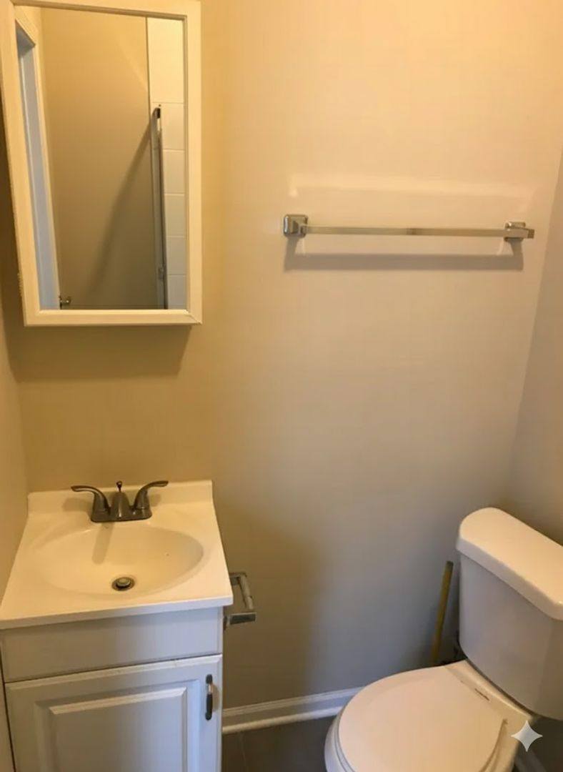 Apartment for rent at 3848 W Roscoe St, Chicago, IL 60618
