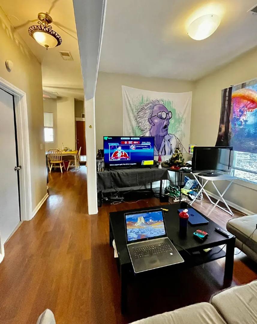 Apartment for rent at 3848 W Roscoe St, Chicago, IL 60618