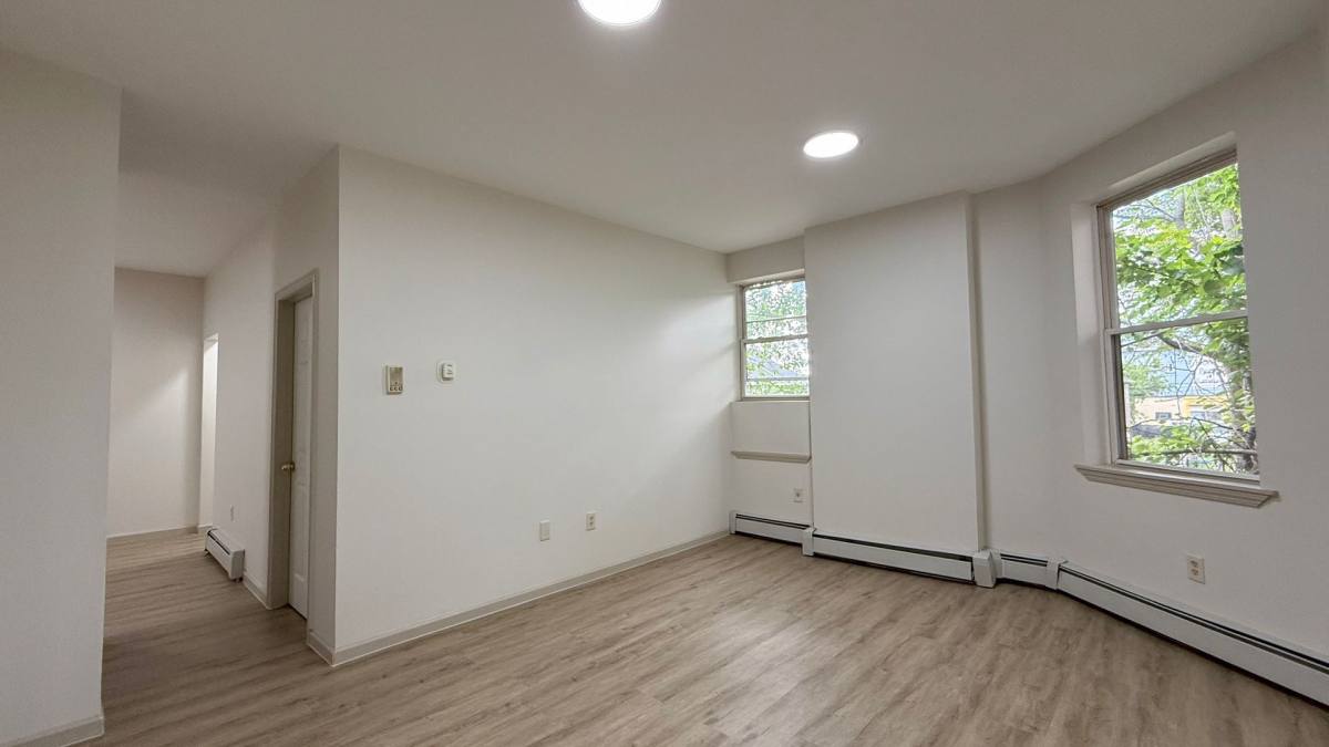 Apartment for rent at 698-700 Broad St, Hartford, CT 06106
