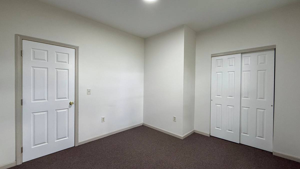 Apartment for rent at 698-700 Broad St, Hartford, CT 06106