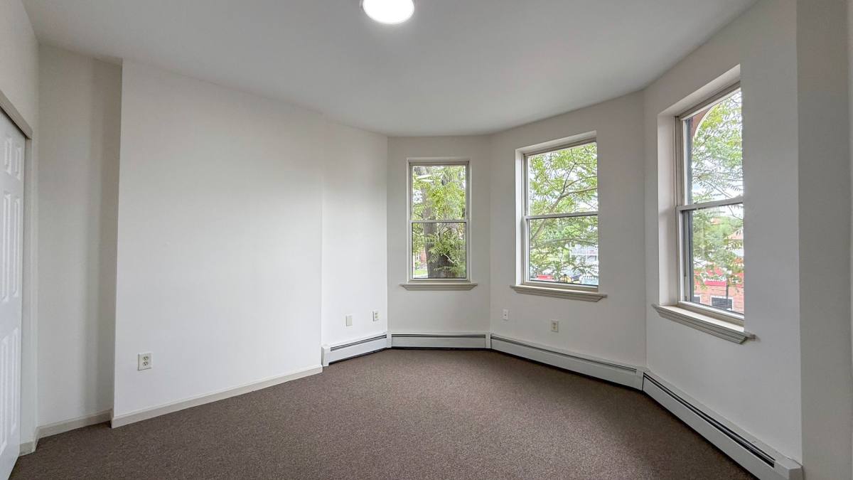 Apartment for rent at 698-700 Broad St, Hartford, CT 06106