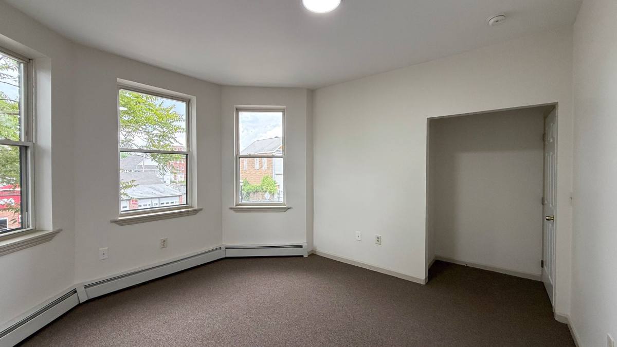 Apartment for rent at 698-700 Broad St, Hartford, CT 06106