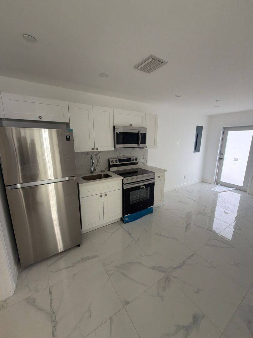 Apartment for rent at 729 SW 3rd St Catalina's Properties, Miami, FL 33130