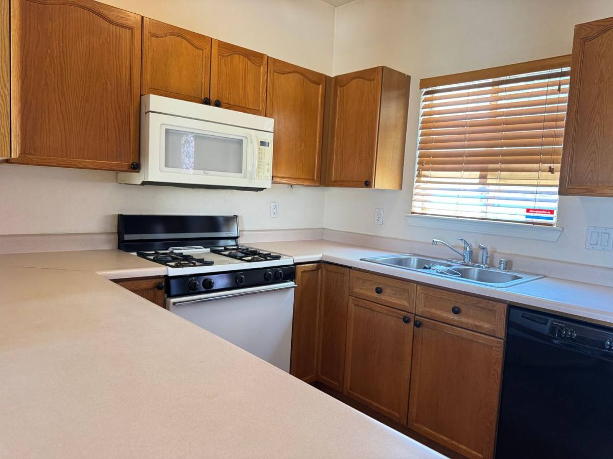 Townhouse for rent at 500 Phoenix Ave NW, Albuquerque, NM 87107