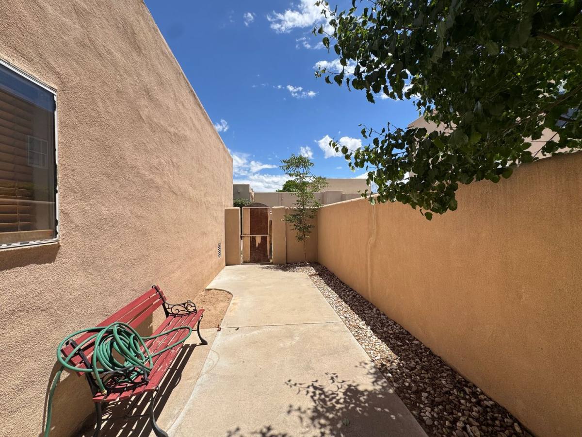 Townhouse for rent at 500 Phoenix Ave NW, Albuquerque, NM 87107