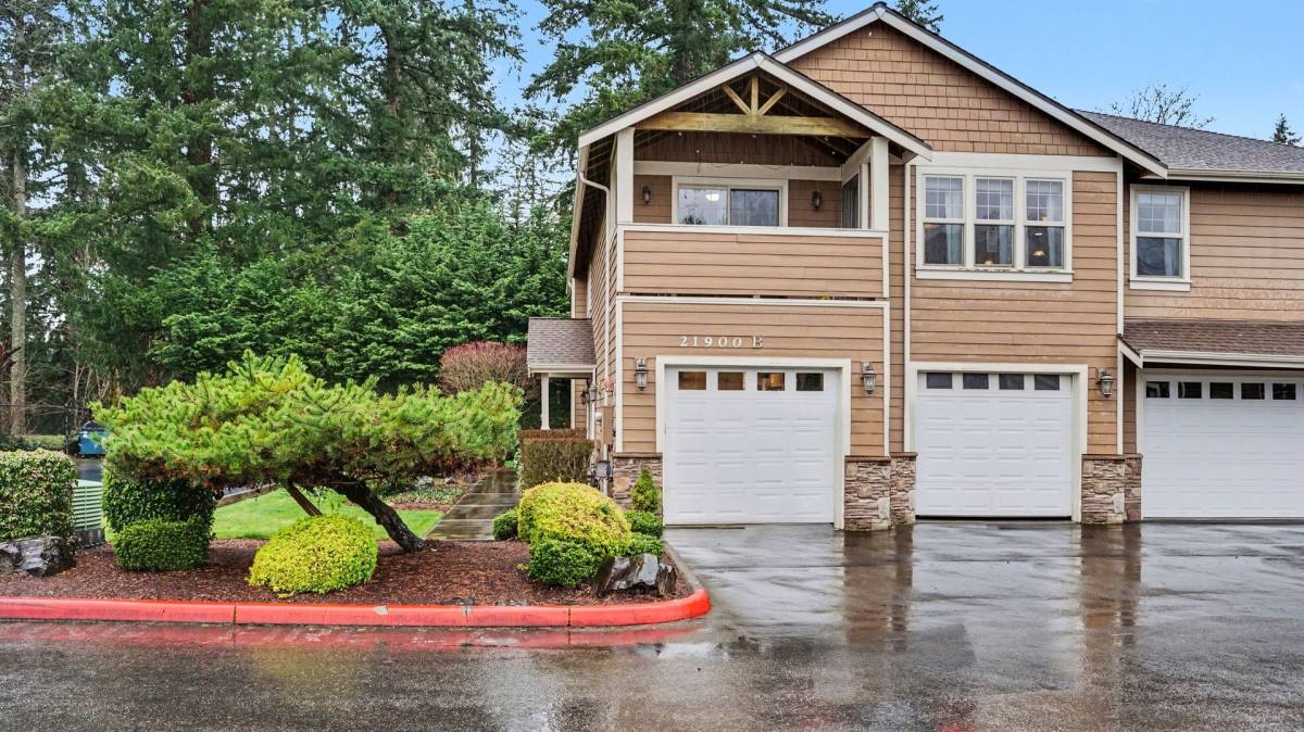 Condo for rent at 21900 SE 242nd St, Maple Valley, WA 98038