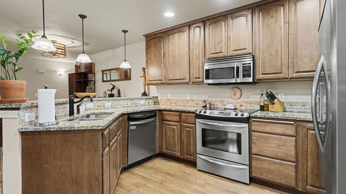 Condo for rent at 21900 SE 242nd St, Maple Valley, WA 98038