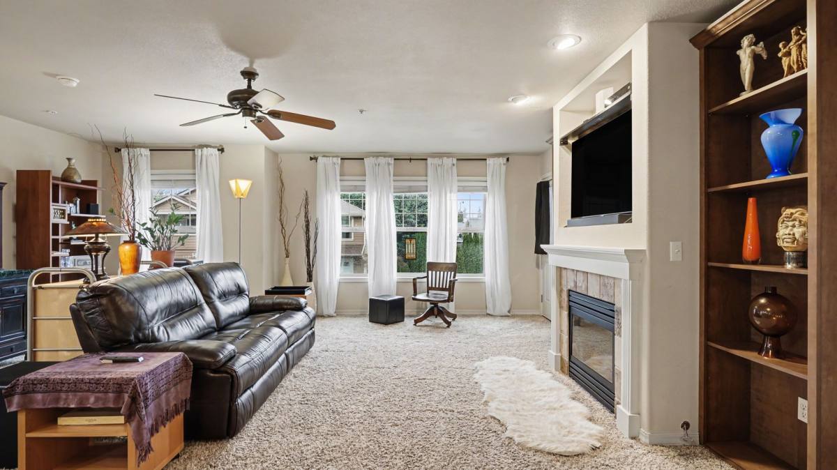 Condo for rent at 21900 SE 242nd St, Maple Valley, WA 98038