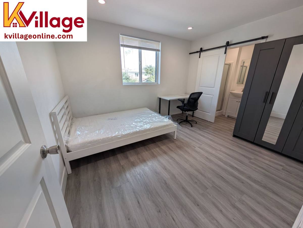 Apartment for rent at 3711 1 2 Halldale Ave, Los Angeles, CA 90018
