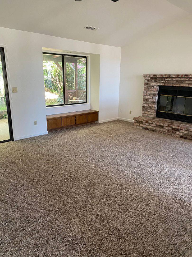 House for rent at 110 Castlemont Dr, Grass Valley, CA 95945