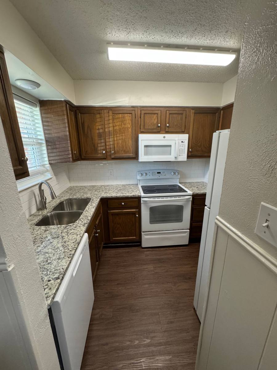Townhouse for rent at 405 McMillain St, Joshua, TX 76058
