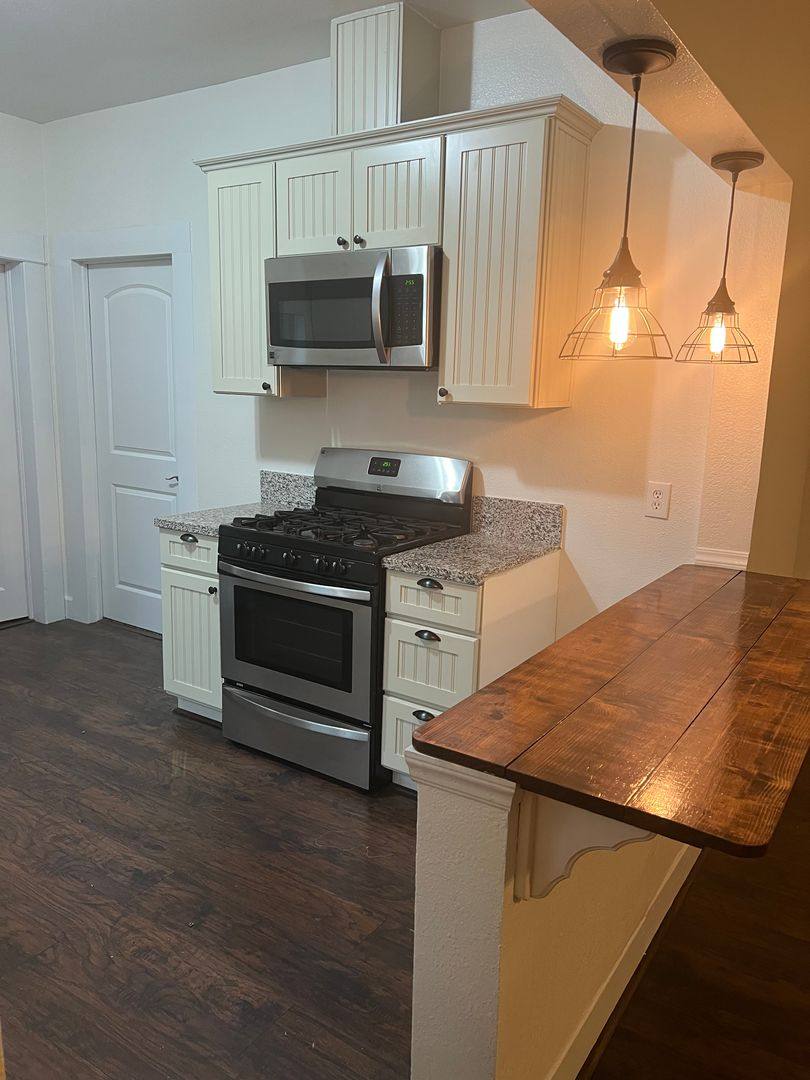 House for rent at 1407 E St, Reedley, CA 93654