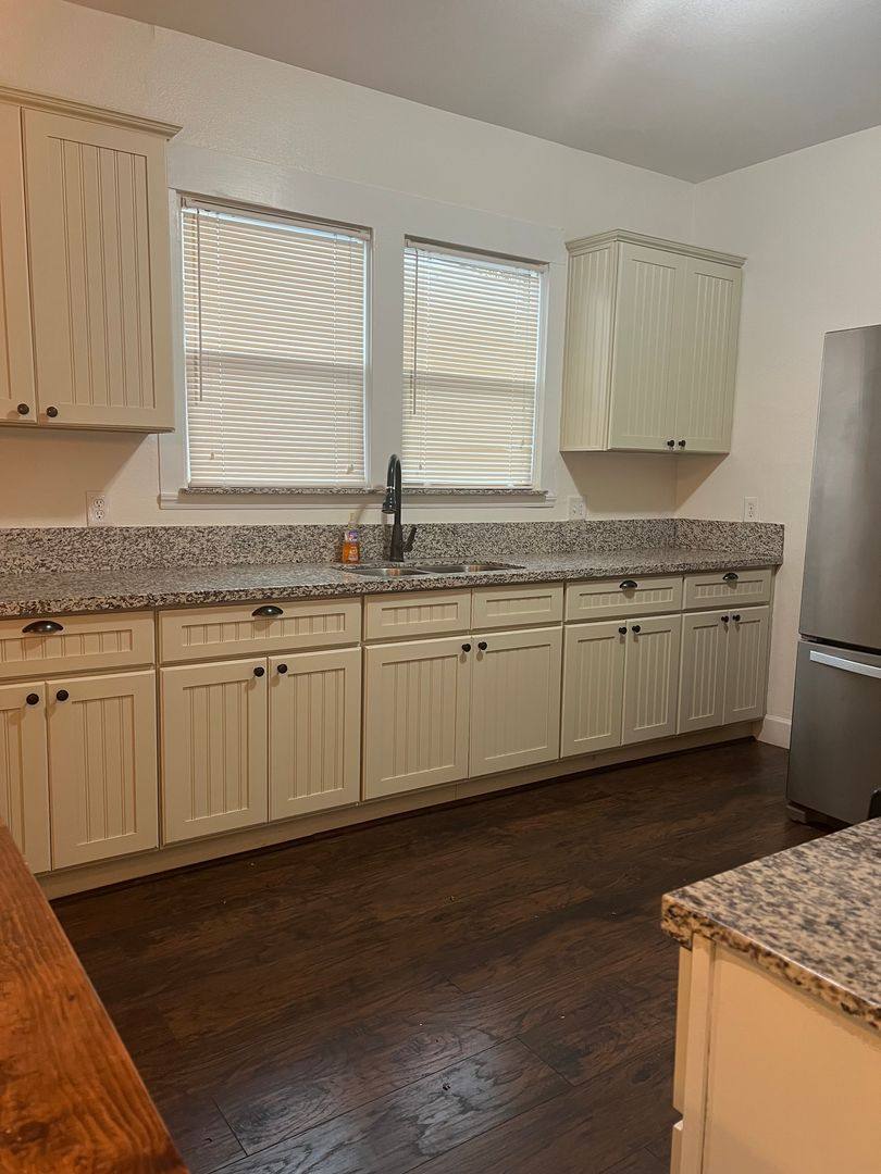 House for rent at 1407 E St, Reedley, CA 93654