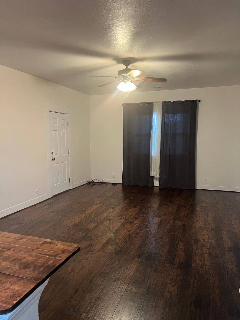 House for rent at 1407 E St, Reedley, CA 93654