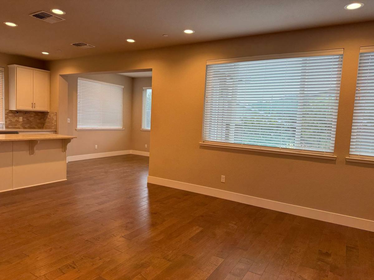 House for rent at 1845 Palisades Dr, Santa Rosa, CA 95403