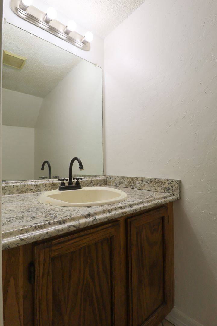 Apartment for rent at 2433 E 87th St, Tulsa, OK 74137