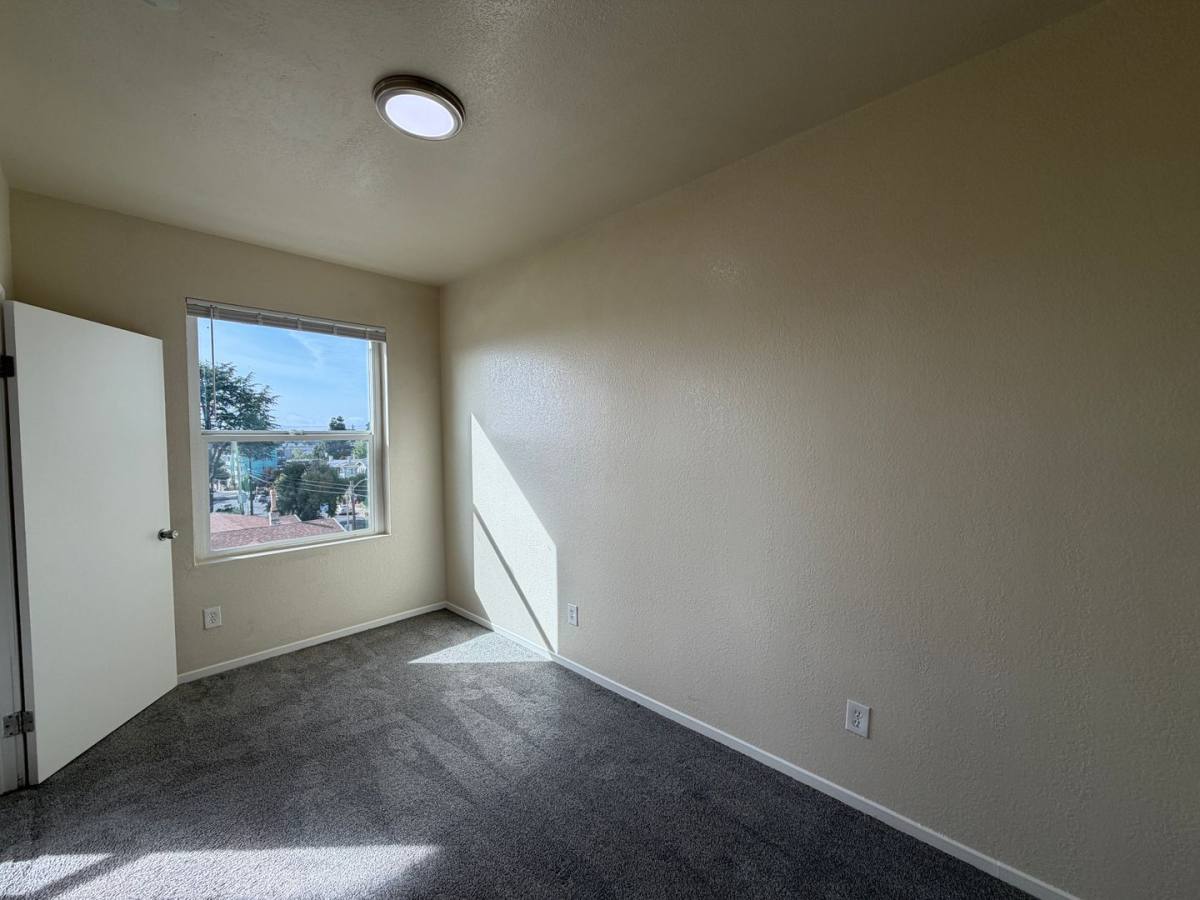 Apartment for rent at 629 E 19th St, Oakland, CA 94606
