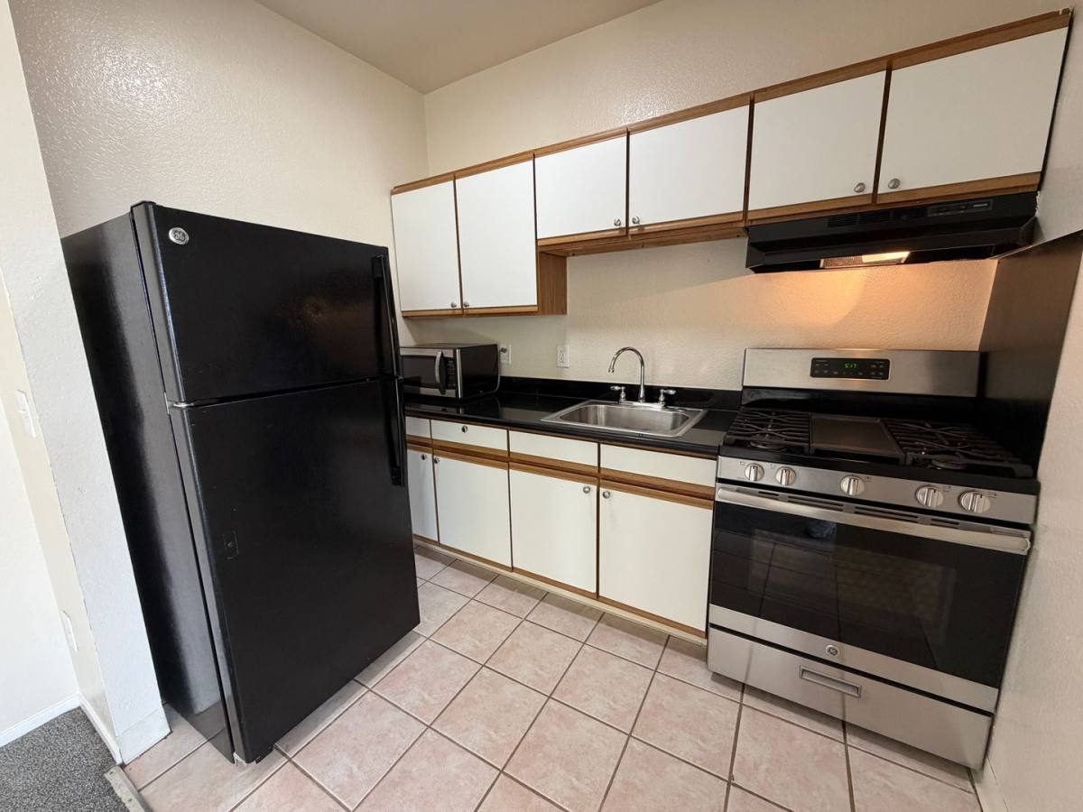 Apartment for rent at 629 E 19th St, Oakland, CA 94606